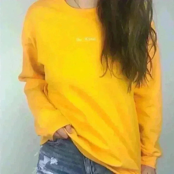 Gold Embroidered Crewneck Sweatshirt "Be Kind" - Picture 2 of 3